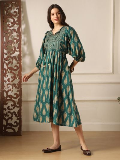 Globus Women Teal Ethnic Print Round Tie-Up Neck Bishop Sleeves Tiered Flit & Flared Midi Dress