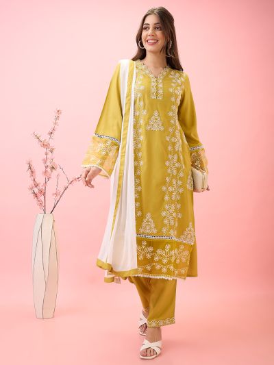 Globus Women Green Scalloped V-Neck Lace Insert Bell Sleeves Embroidered Straight Festive Kurta & Pants Set