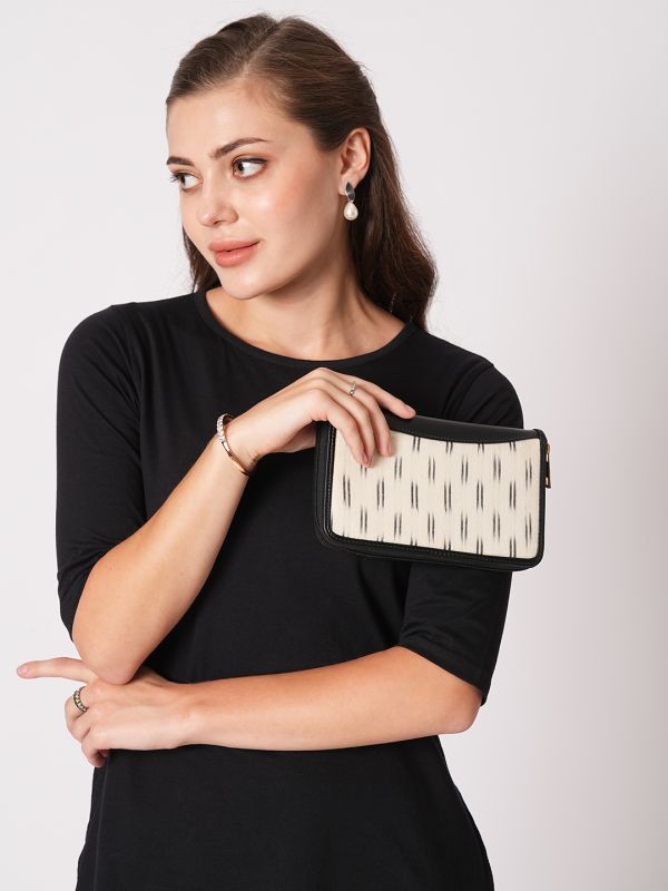 Globus Women Off-White Abstract Woven Design Zip Around Wallet With Zip Coin Pocket