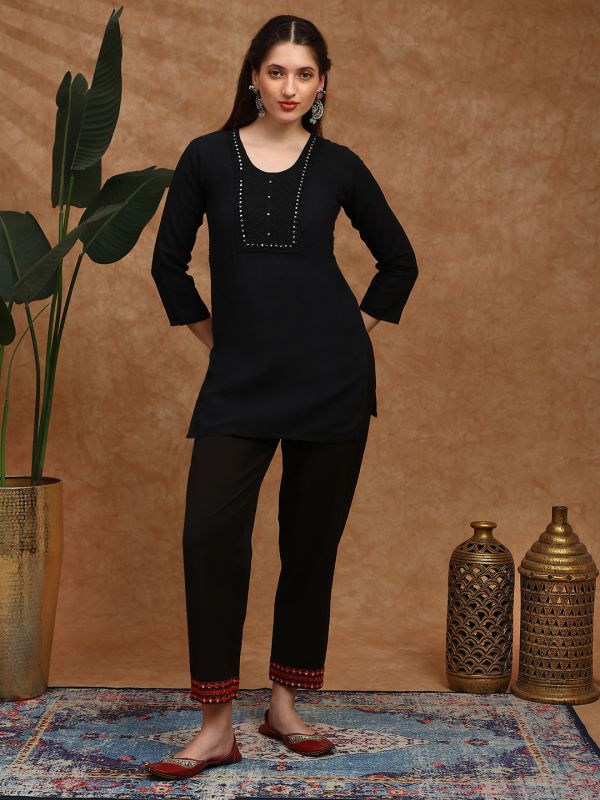 Globus Women Black Embroidered Hem Straight Fit Mid Rise Ethnic Pant