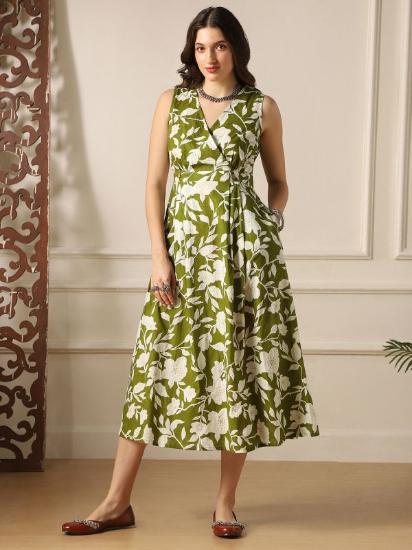 Globus Women Green Floral Print Wrap V-Neck Smocked Detail Fit & Flared Midi Dress 