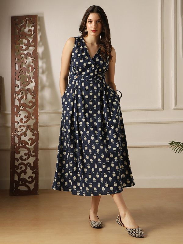 Globus Women Navy Blue Floral Print Wrap V-Neck Smocked Detail Fit & Flared Midi Dress