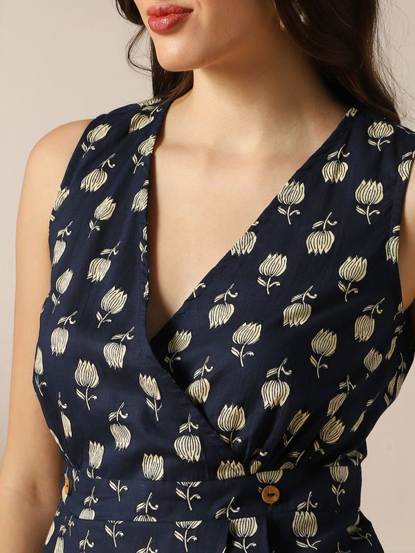 Globus Women Navy Blue Floral Print Wrap V-Neck Smocked Detail Fit & Flared Midi Dress