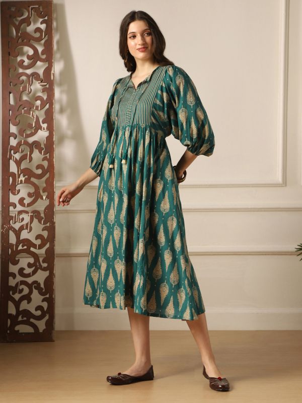 Globus Women Teal Ethnic Print Round Tie-Up Neck Bishop Sleeves Tiered Flit & Flared Midi Dress