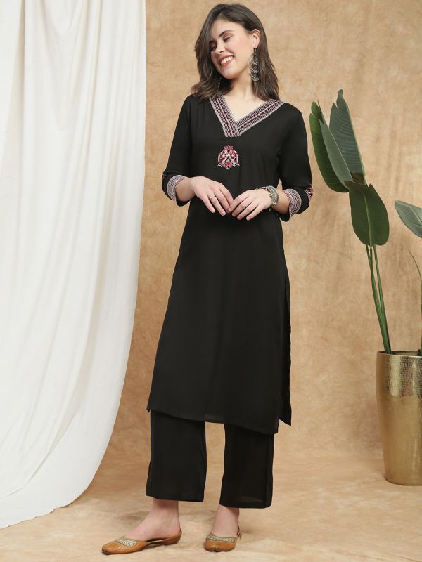 Globus Women Black V-Neck Embroidered Detail Straight Kurta & Pant Set