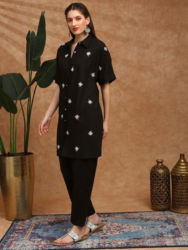 Globus Women Black Shirt Collar Extended Sleeves Floral Embroidered Straight Kurta With Pants Fusion Set