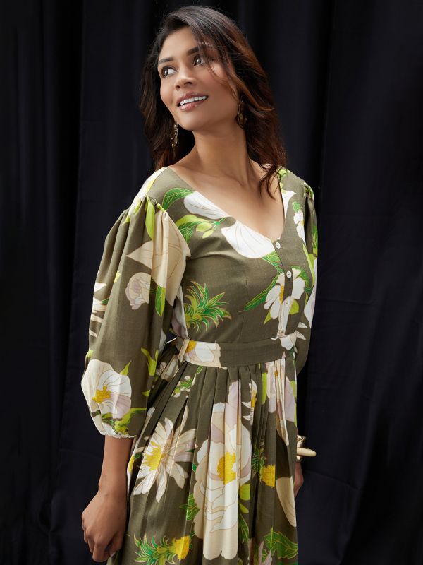 Globus Women Green V-Neck Puff Sleeves Floral Print Pleated Fit & Flare Maxi Dress With Belt