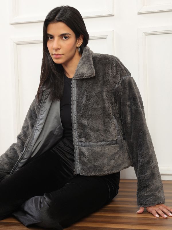 Globus Women Grey Spread Collar Long Drop Shoulder Sleeves Faux Fur Trim 2 Pockets Oversized Winterwear Jacket