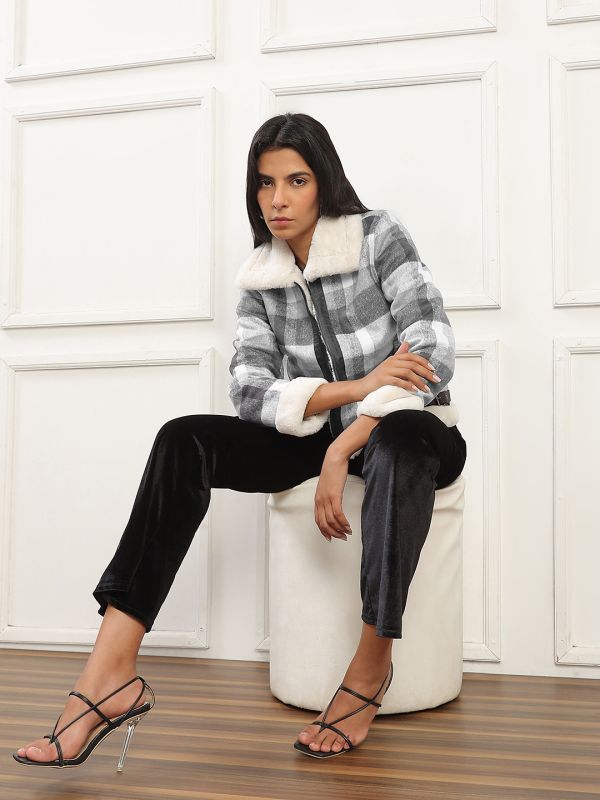 Globus Women Black Spread Collar Long Sleeves Soft Functional Checked Self Design 2 Pockets Winter Wear Jacket