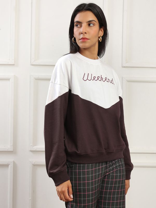 Globus Women Brown Colorblock & Typography Print Round Neck Drop Shoulder Sleeves Ribbed Hem Oversized Pullover Heavy Fleece Sweatshirt 