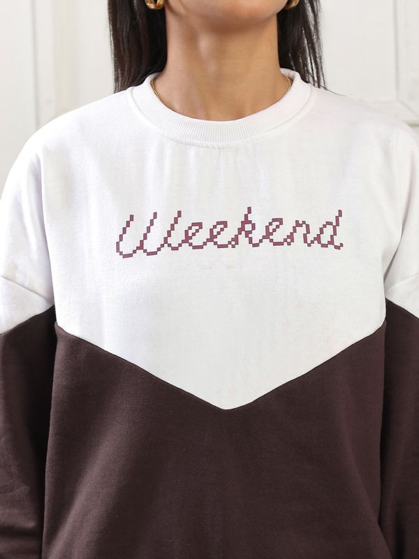 Globus Women Brown Colorblock & Typography Print Round Neck Drop Shoulder Sleeves Ribbed Hem Oversized Pullover Heavy Fleece Sweatshirt 