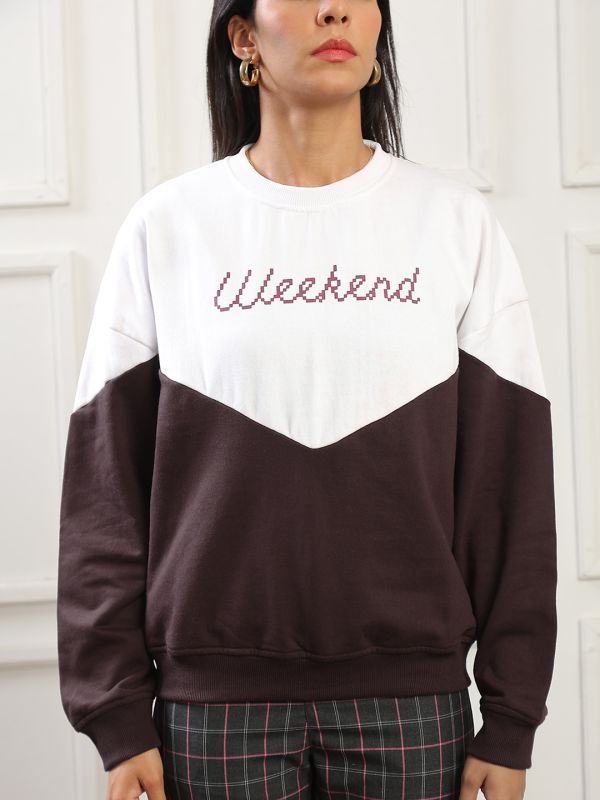 Globus Women Brown Colorblock & Typography Print Round Neck Drop Shoulder Sleeves Ribbed Hem Oversized Pullover Heavy Fleece Sweatshirt 