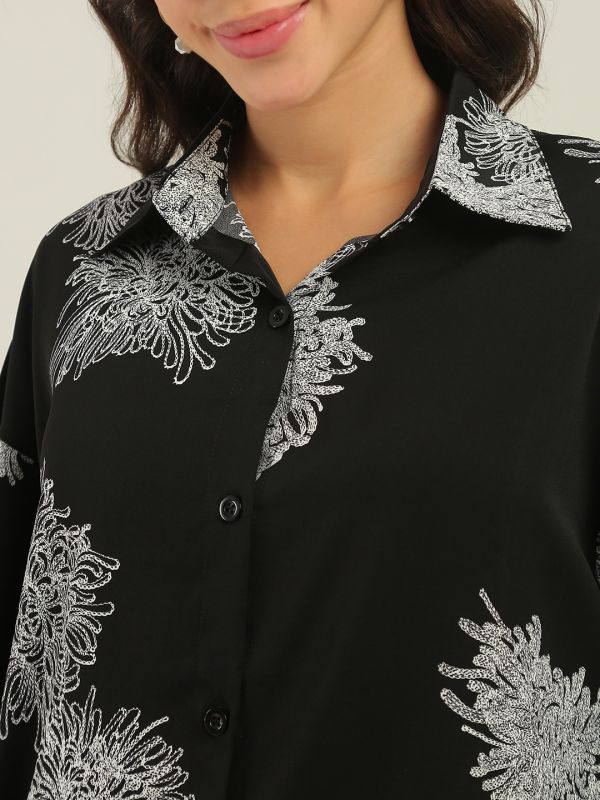 Globus Women Black Floral Print Collared Neck Cuffed Sleeves Curved Hem Shirt