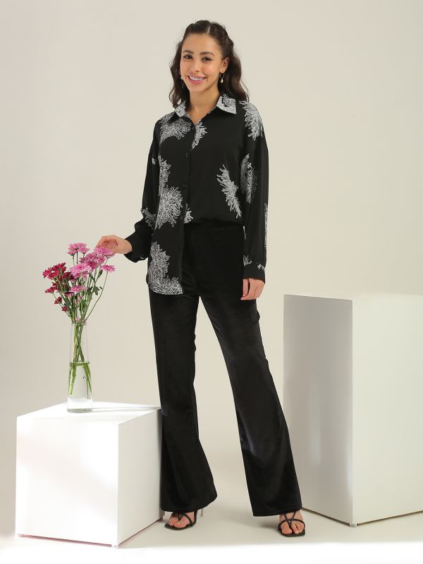 Globus Women Black Floral Print Collared Neck Cuffed Sleeves Curved Hem Shirt