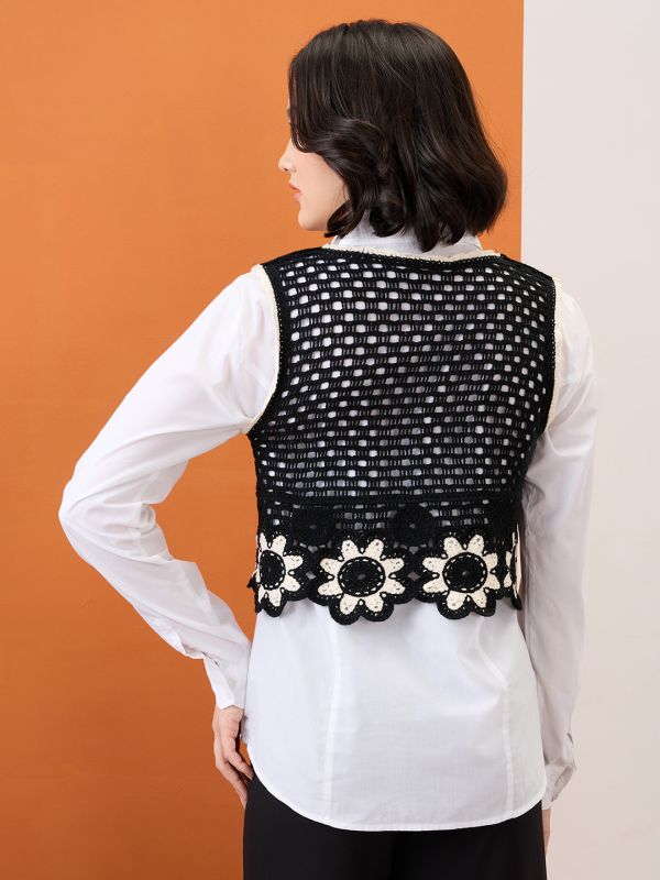 Globus Women Black Round Neck Floral Embroidered Crochet Crop Vest Top