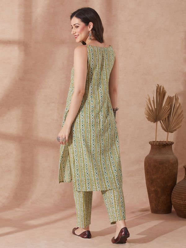 Globus Women Green Round Neck Tie Up Tassel Detailing Strappy Sleeves Ethnic Motifs Straight Kurta With Trouser Set 