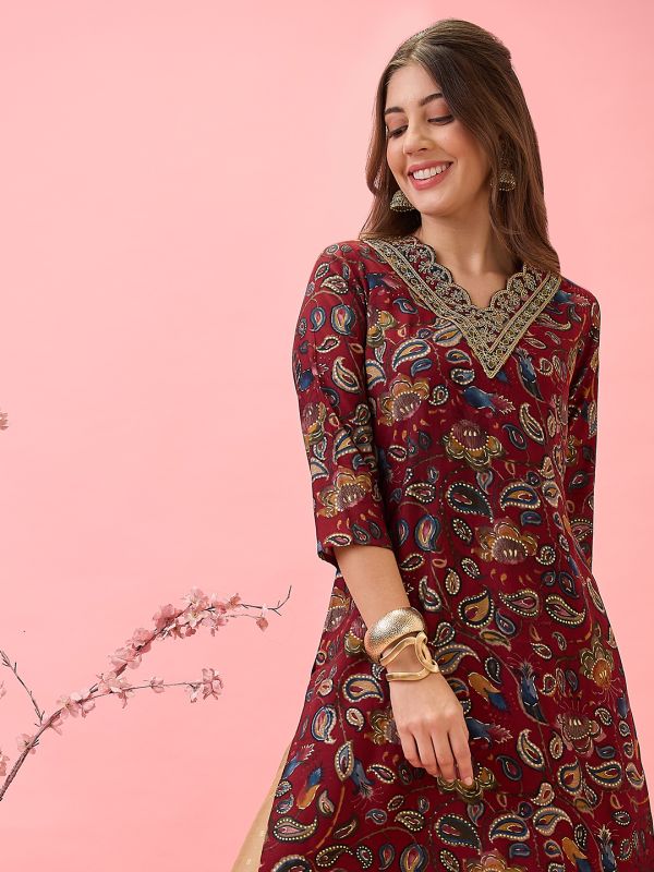 Globus Women Maroon Scalloped Embroidered V-Neck Gold Foil Paisley Print Chanderi Festive Kurta