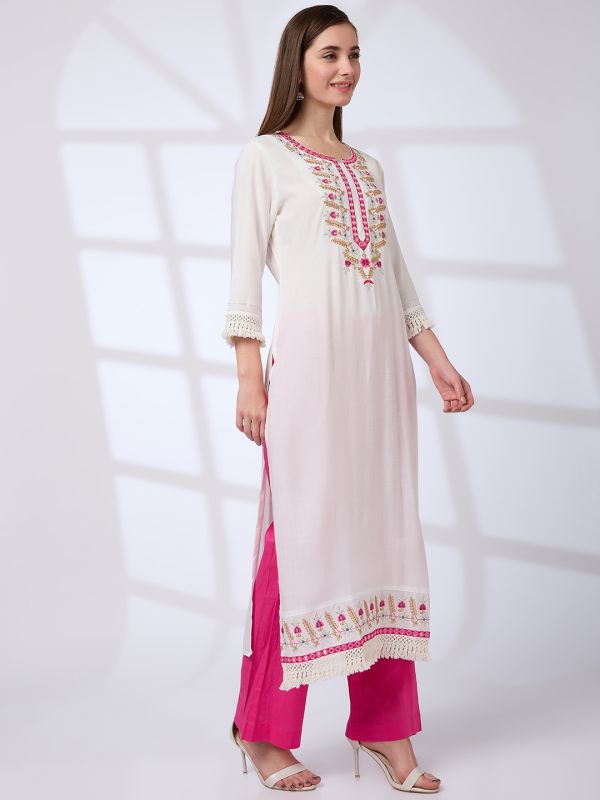 Globus Women Off White Floral Embroidered Yoke Crochet Detail Sleeves Straight Festive Kurta
