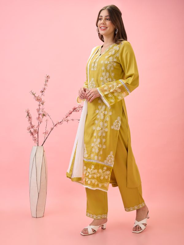 Globus Women Green Scalloped V-Neck Lace Insert Bell Sleeves Embroidered Straight Festive Kurta & Pants Set