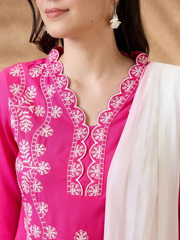Globus Women Pink Scalloped V-Neck Bell Sleeves Embroidered Lace Inserts Straight Kurta & Pants Festive Set