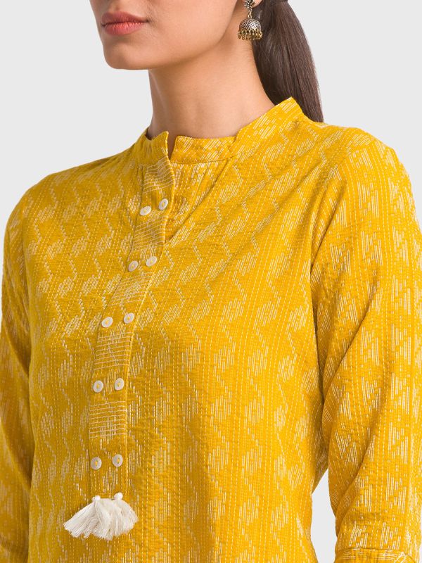 Globus Women Yellow Geometric Thread Work Straight Calf Length Kurta