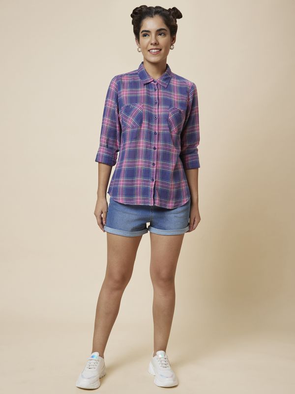 Globus Women Med Blue Stretchable Washed Mid-Rise Denim Shorts