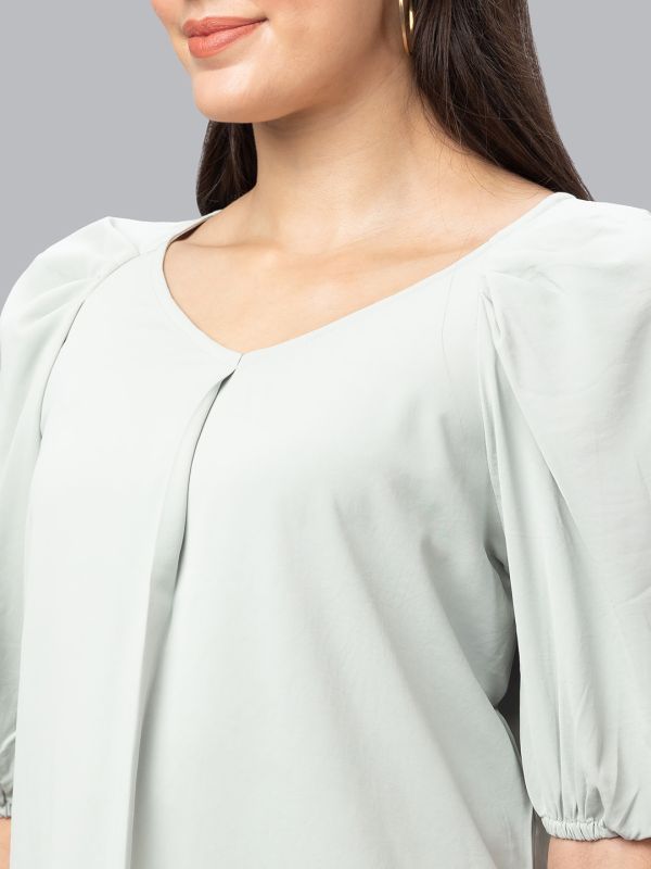 Globus Women Green Solid V-Neck Top