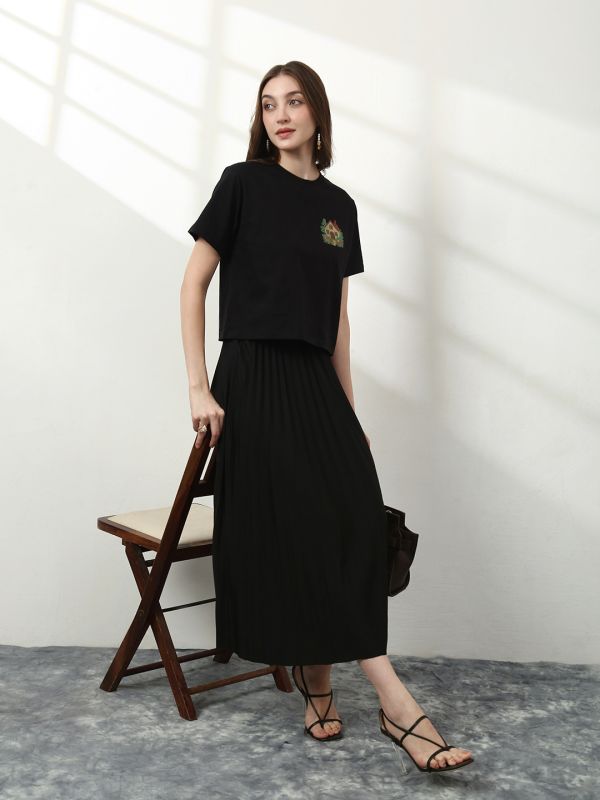 Globus Women Black Round Neck Short Sleeves Graphic Print Crop T-Shirt