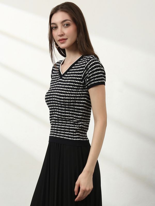 Globus Women Black Round Neck Short Sleeves Lace Insert Detail Crop T-Shirt