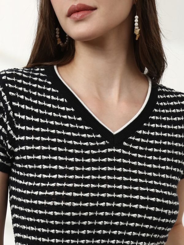Globus Women Black Round Neck Short Sleeves Lace Insert Detail Crop T-Shirt
