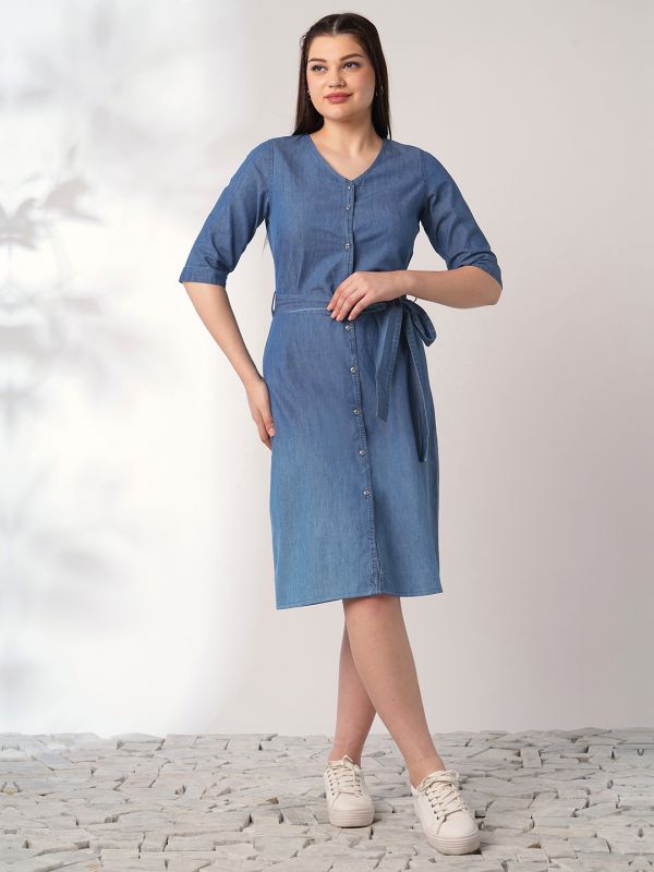 Globus Women Med Blue V-Neck Button Down Knee Length A-Line Denim Dress With Belt