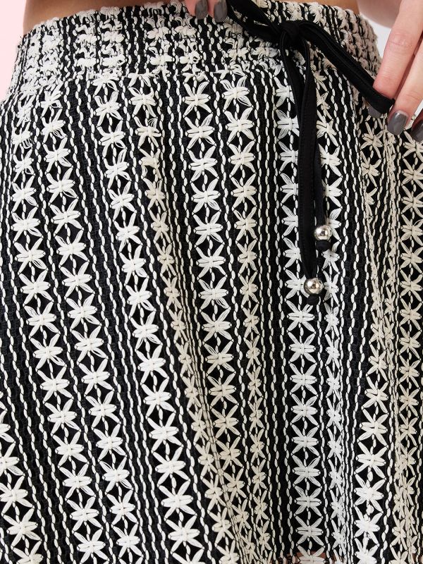 Globus Women Black & White Self Design Crochet Mid Rise Drawstring Waist Flared Mini Skirt