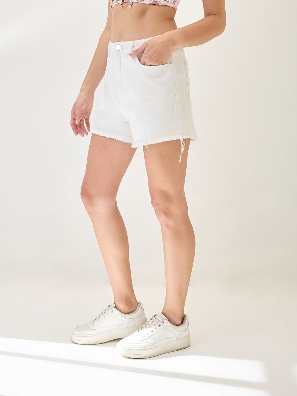 Globus Women White Slim Fit Mid-Rise Frayed Hem Denim Shorts