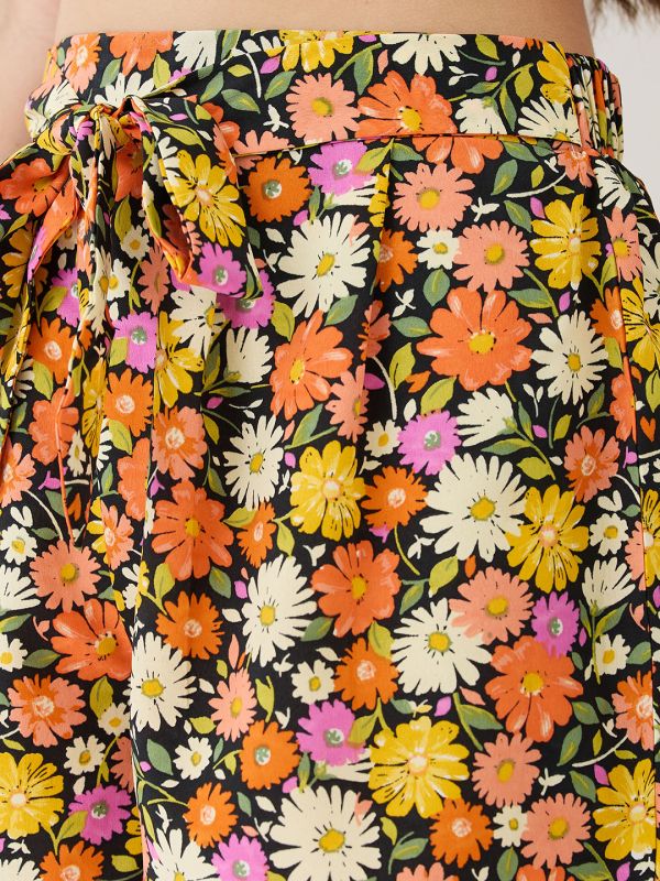 Globus Women Multi Square Neck Strappy Shoulder Floral Print Crop Top With Shorts & Kimono Sleeves Shrug Co-Ord Set