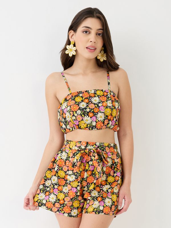 Globus Women Multi Square Neck Strappy Shoulder Floral Print Crop Top With Shorts & Kimono Sleeves Shrug Co-Ord Set