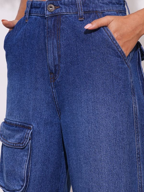Globus Women Med Blue Straight Fit Mid-Rise Clean Look Heavy Fade Cotton Cargo Style Jeans