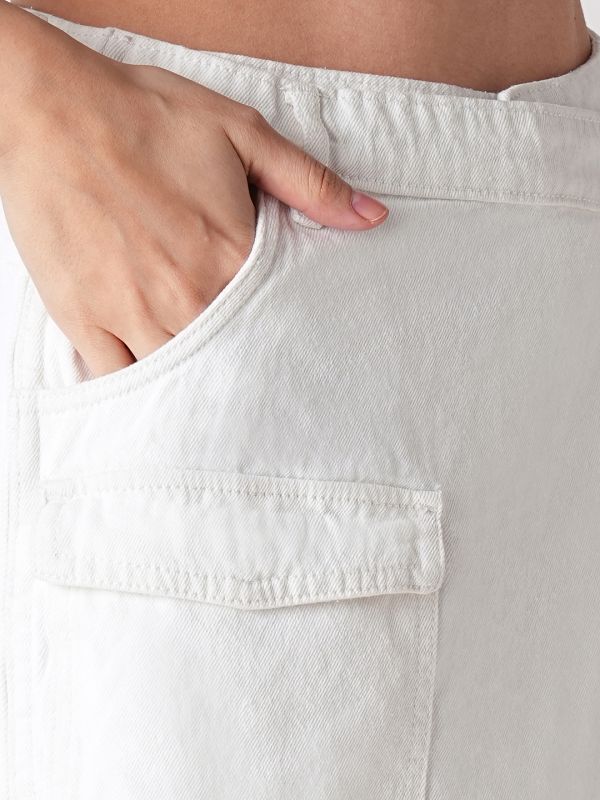 Globus Women White Slim Fit Mid-Rise Front Pocket Denim Skorts