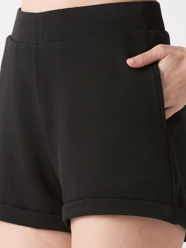 Globus Women Black Regular Fit Mid-Rise Short